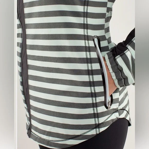 L-105 🍋 Lululemon 🍋 Run: Get Up And Glow Jacket *Reflective 360 - Picture 5 of 12